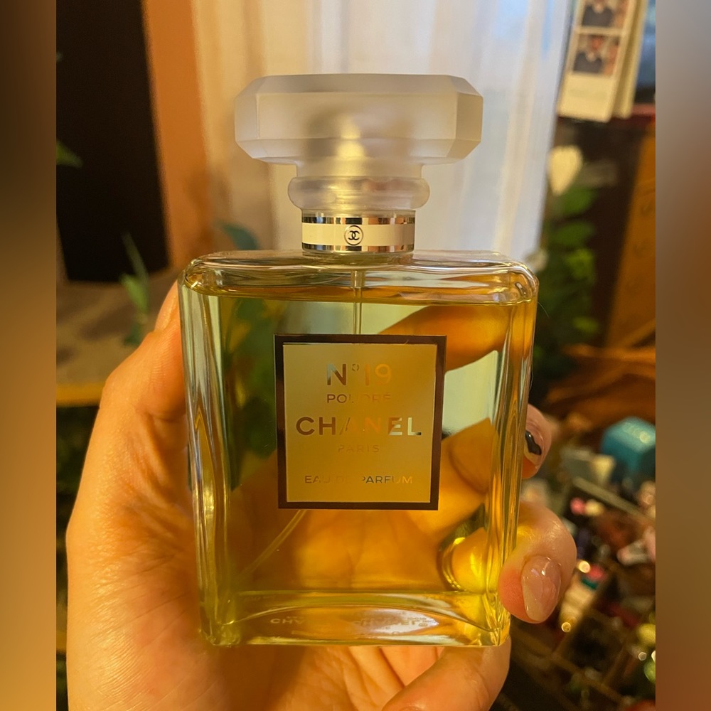 Chanel No 19 Poudre